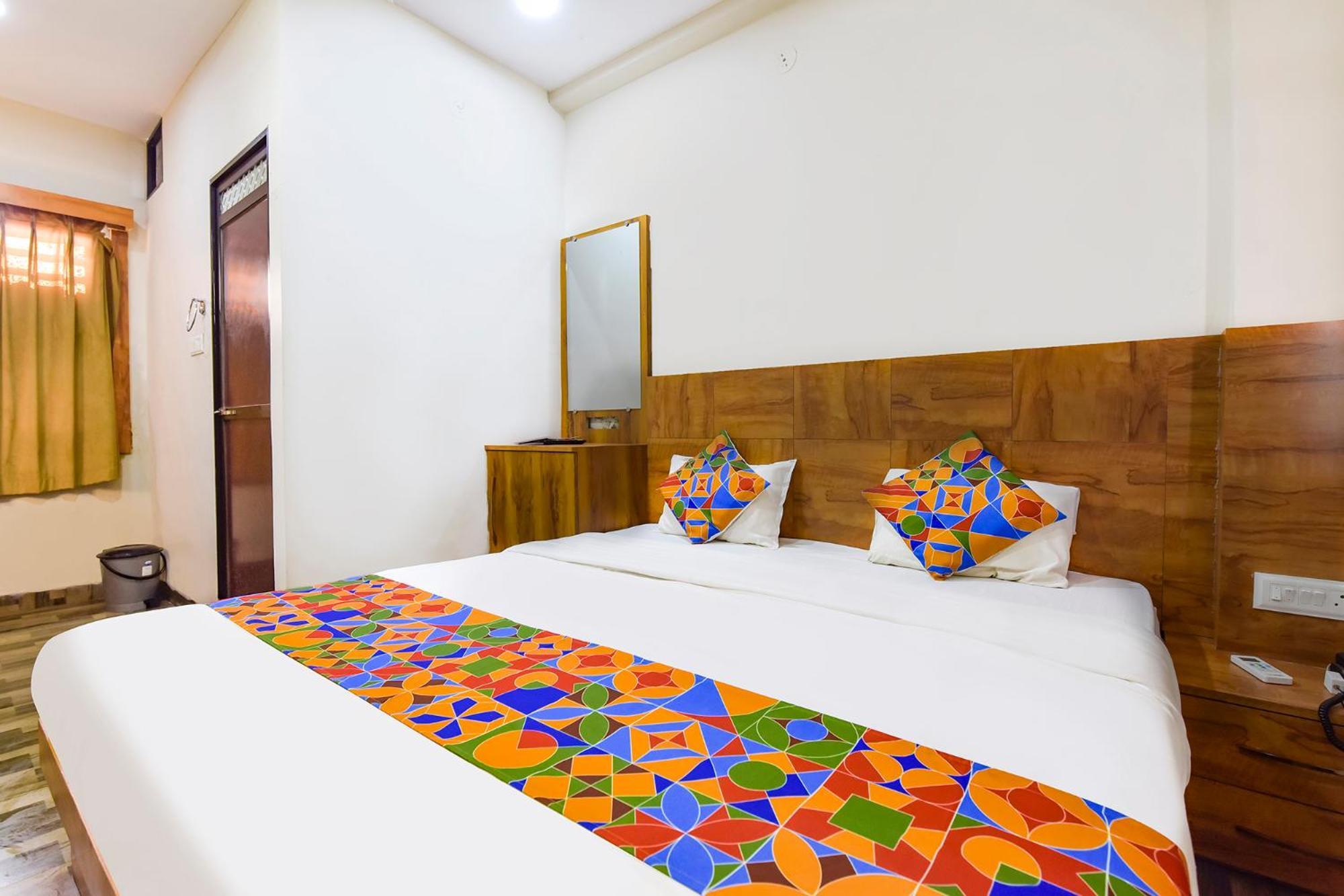 Fabexpress Nishesh Tower Hotel Ujjain Exterior photo